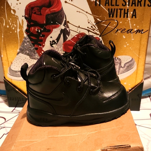 NIKE 7C BLACK BOOTS NWT IN BOX - Picture 4 of 7